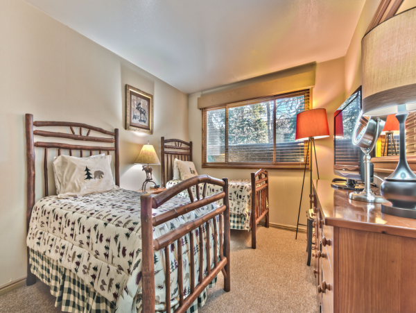 Ski in Ski out Park City condo sleeps 6